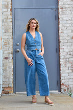 Load image into Gallery viewer, Pocket Full of Dreams Jeans (M)
